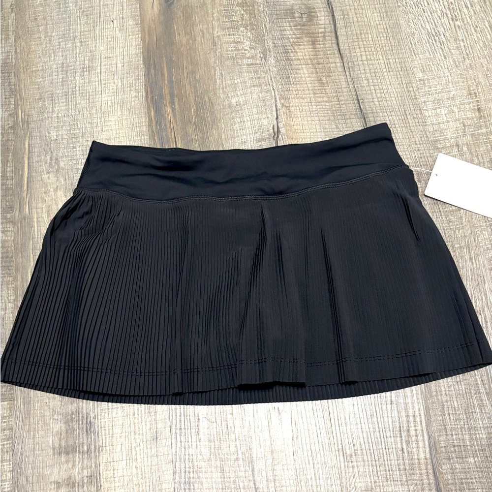 Lululemon black NWT pleat to street skirt